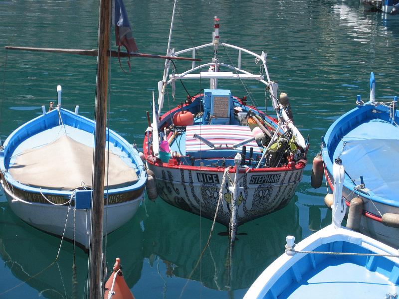 Port Nice.JPG - The water is so clear you can see the bottom of the boats!